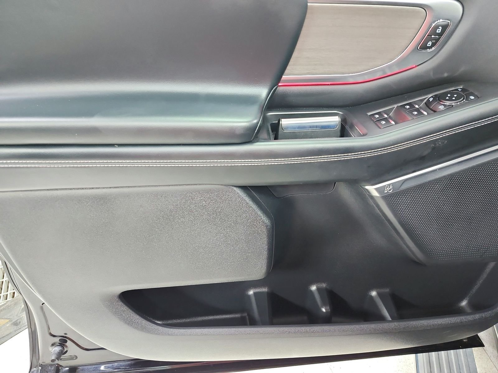 Used 2025 Agate Black Ford Platinum image 40