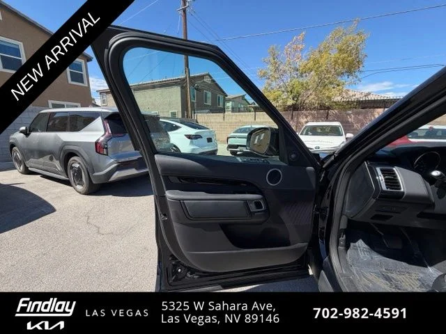 Used 2017  Land Rover SE image 9