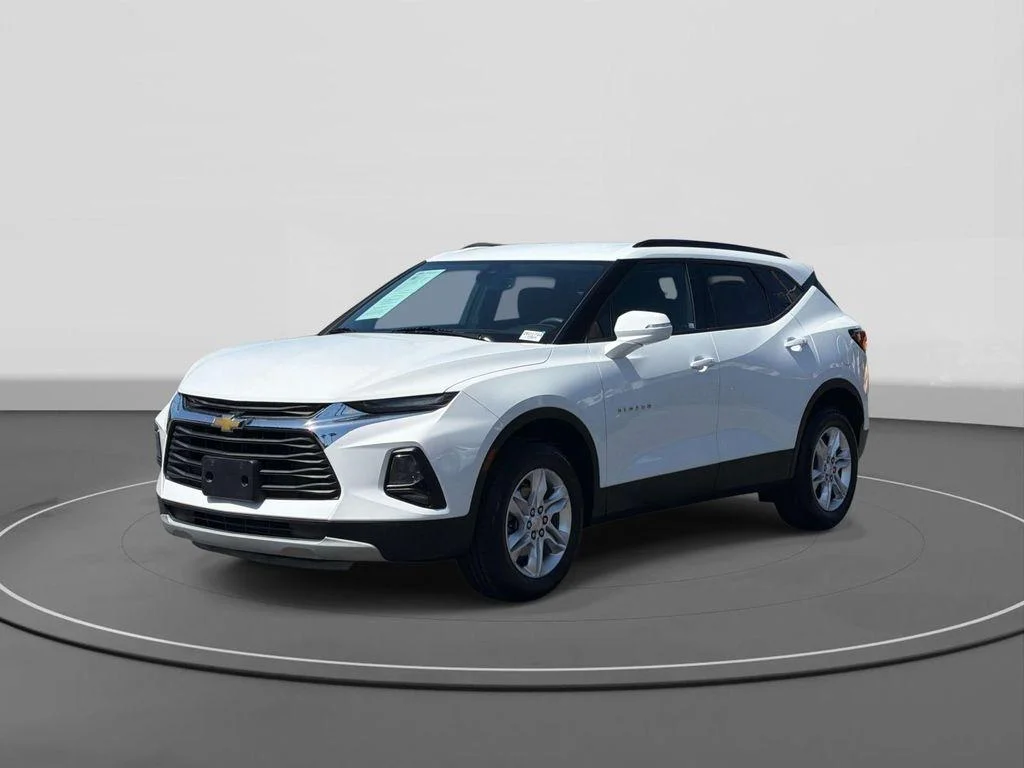 Used 2022 Summit White Chevrolet LT image 1