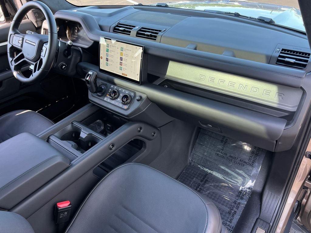 Used 2025 Brown Land Rover OCTA image 27