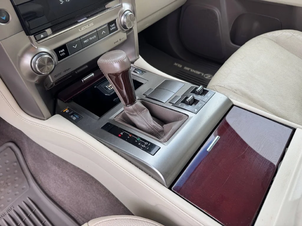 Used 2019 White Lexus 460 image 23