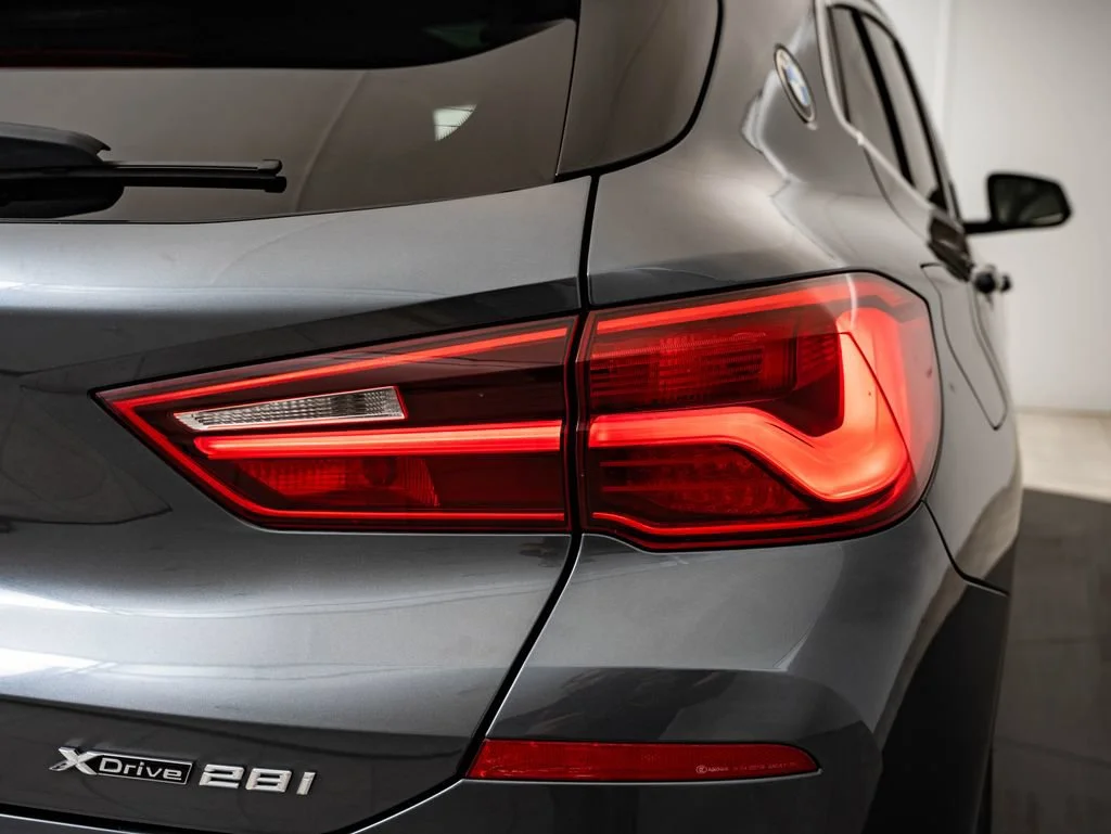 Used 2018 Mineral Gray Metallic BMW xDrive28i image 9