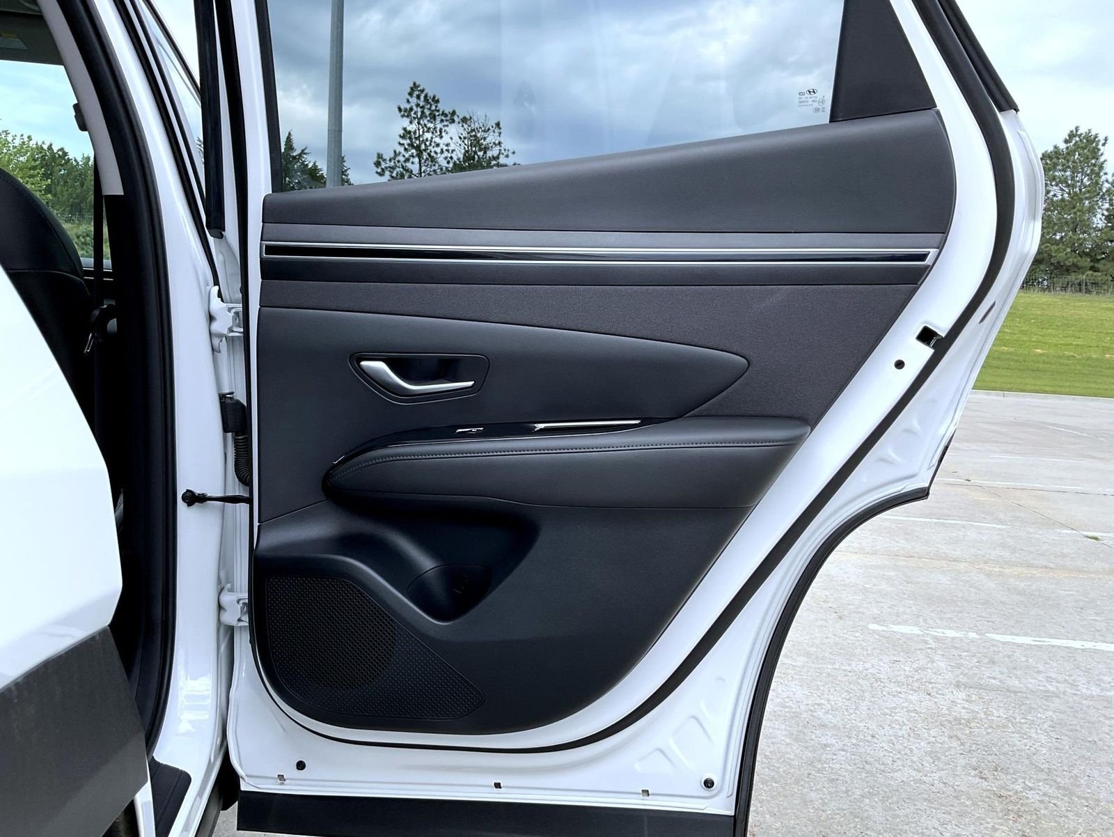 Used 2024 White Hyundai SEL Convenience image 18