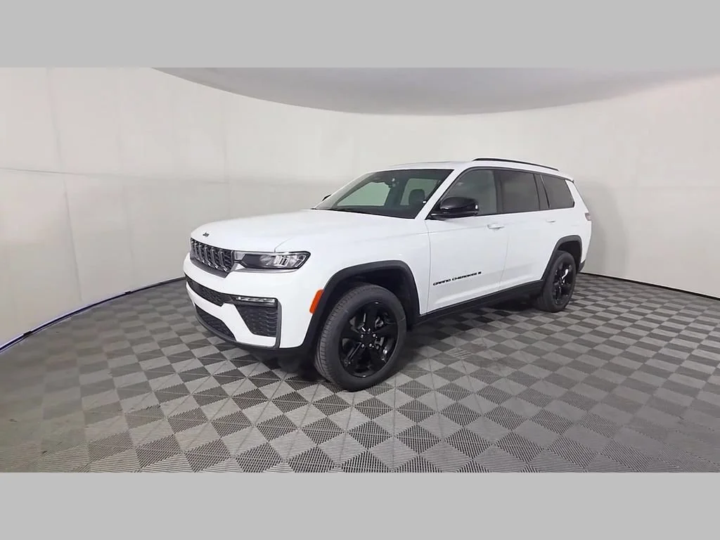 New 2026 Bright White Clear-Coat Exterior Paint Jeep Limited image 35