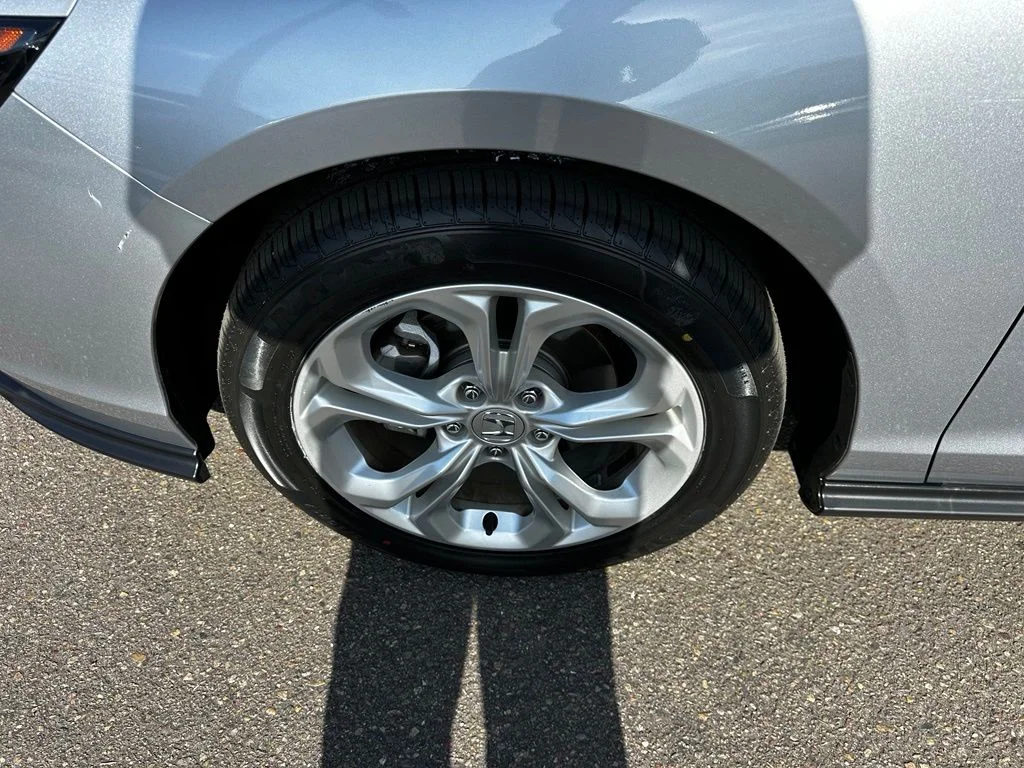 Used 2023 Silver Honda LX image 13