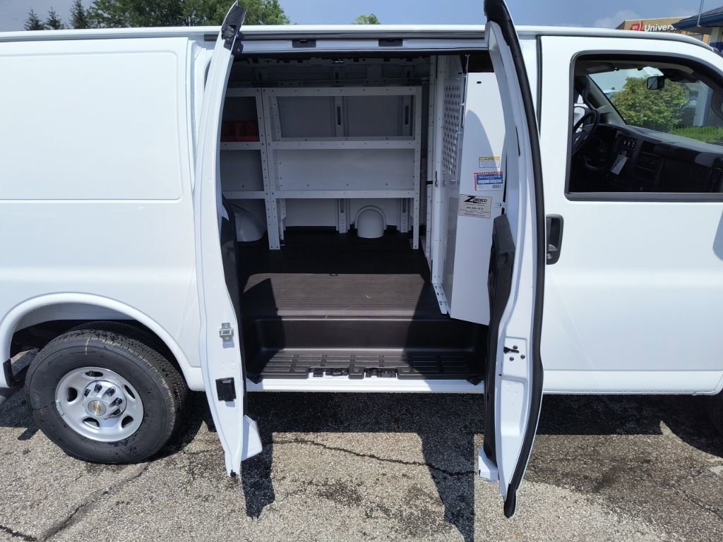 2025 Chevrolet Express Cargo Work Van - Photo 15
