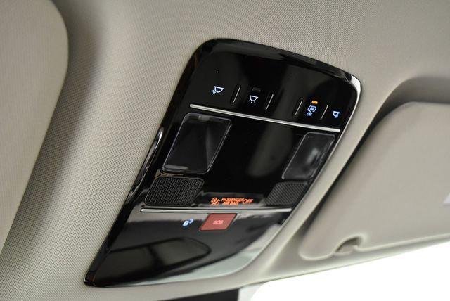 New 2027 White Hyundai SE AWD image 73