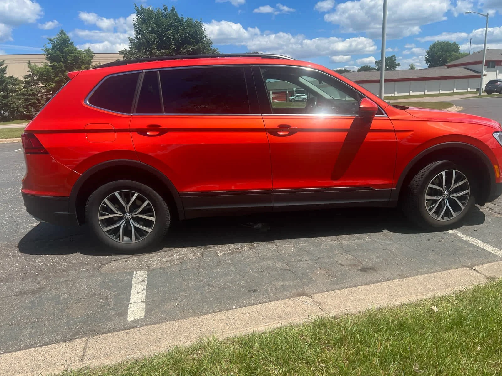 Used 2019 Habanero Orange Metallic Volkswagen SEL image 8
