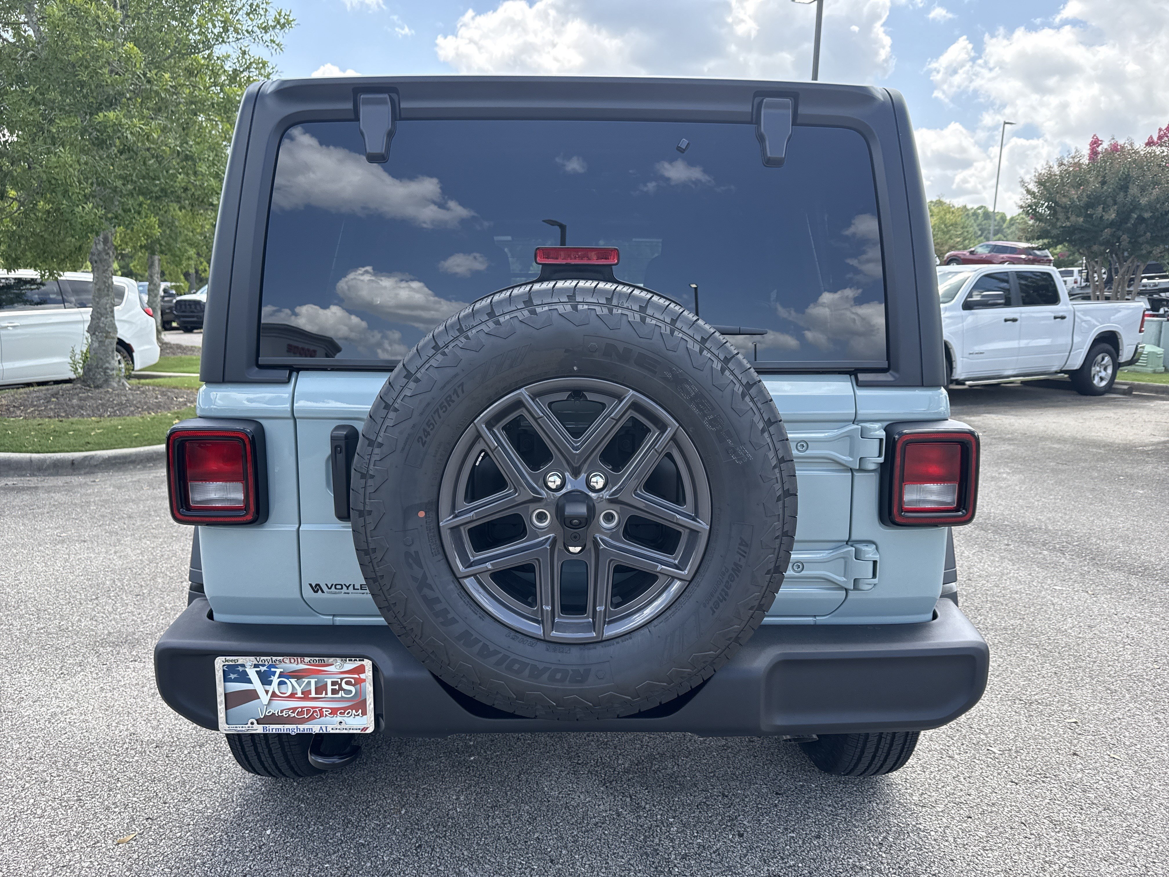New 2026 Earl Clearcoat Jeep Sport S image 7