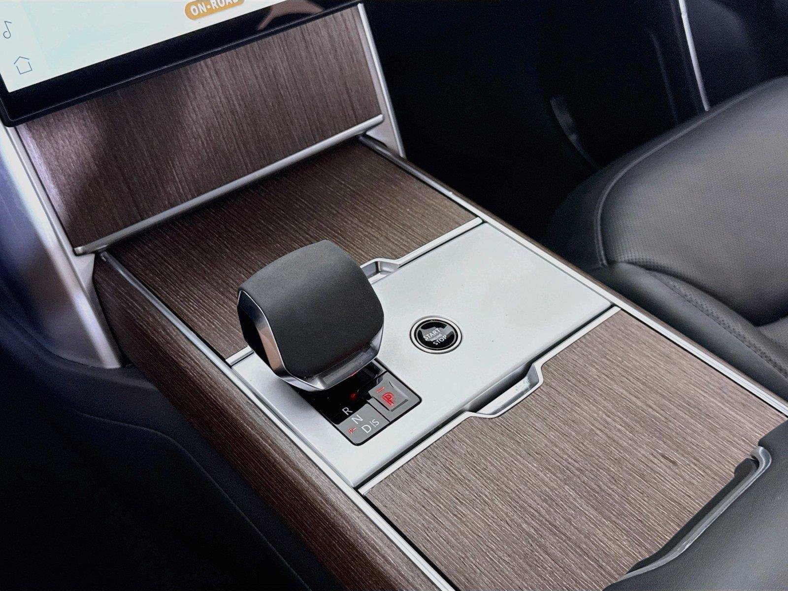 Used 2024 Fuji White Land Rover SE | Blackout Pkg | 360 Camera | Heated/Vented Seats image 21