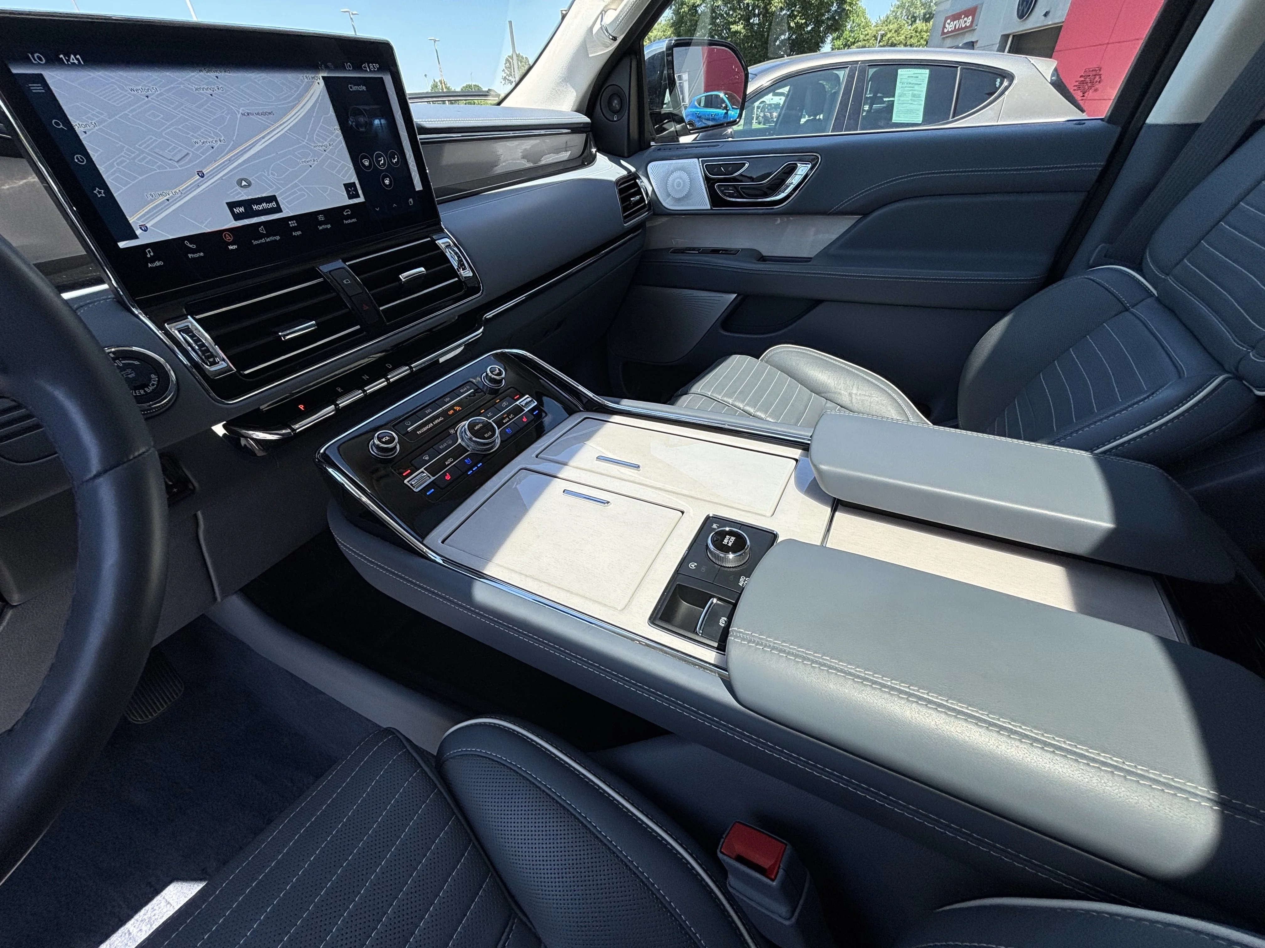 Used 2023 Pristine White Metallic Tri-Coat Lincoln Black Label image 22