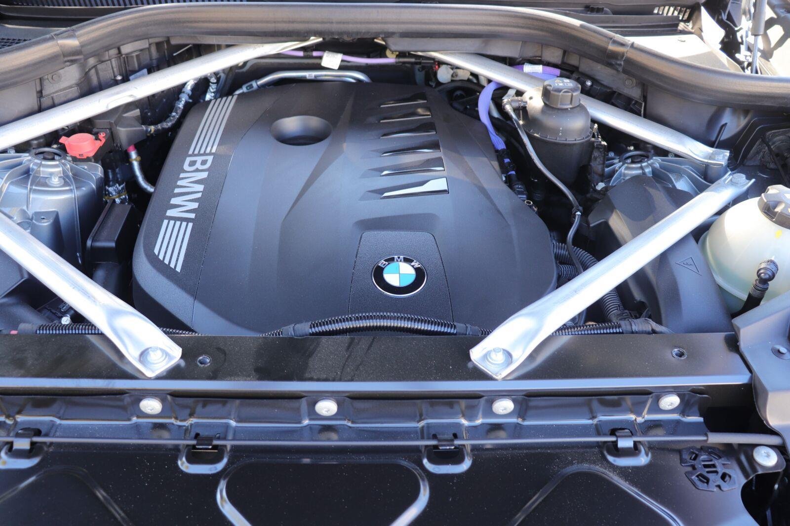 Used 2026 Skyscraper Grey Metallic BMW sDrive40i image 36