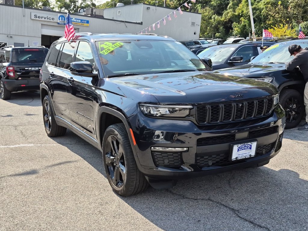 Used 2023 Black Jeep Limited image 3