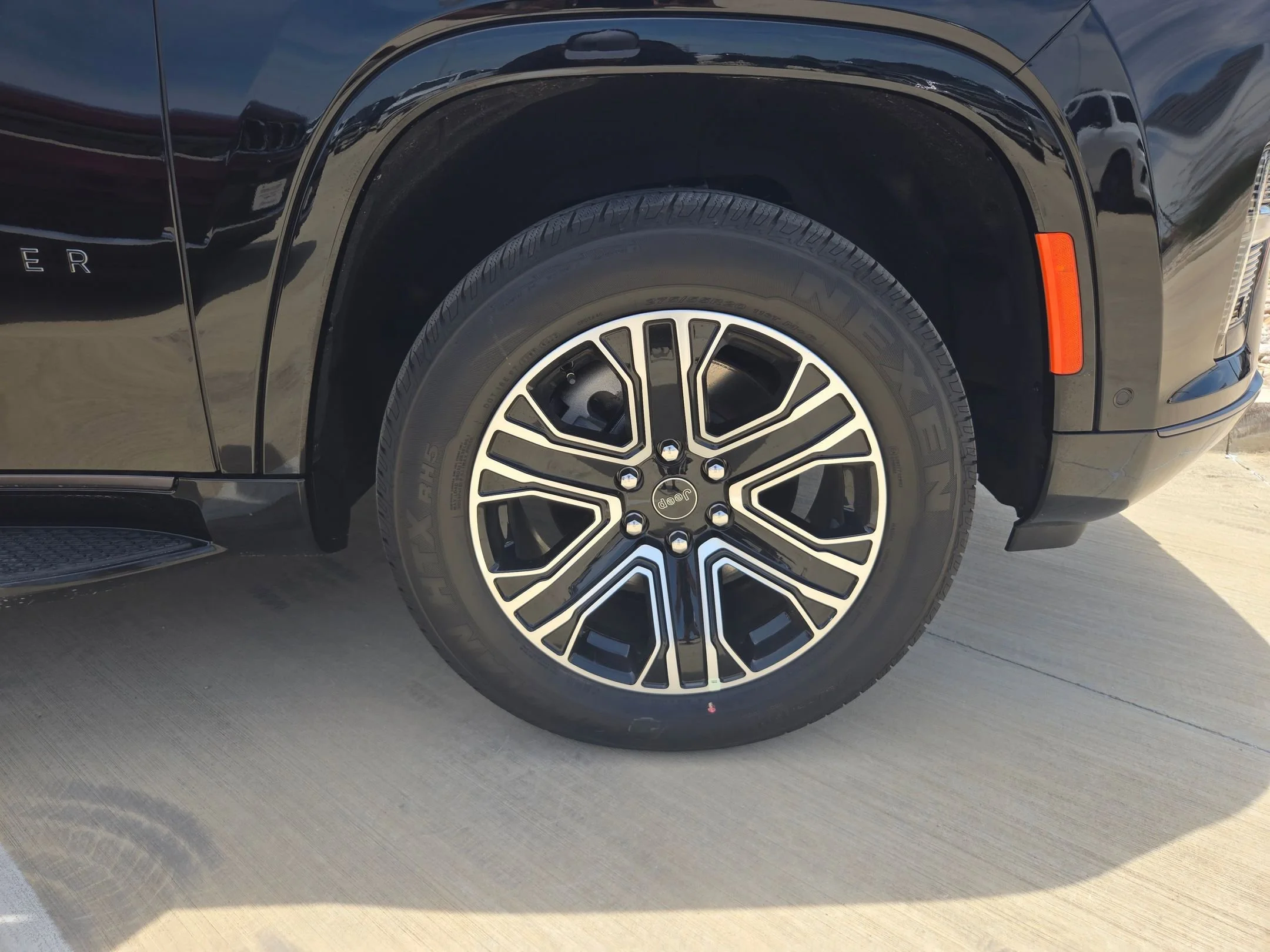 New 2026 High Gloss Black Exterior Paint Jeep  image 29