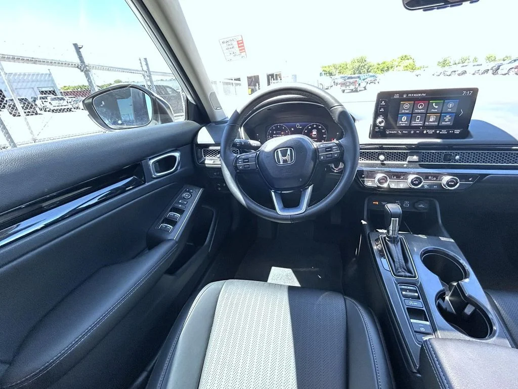Used 2023 White Honda Touring image 13