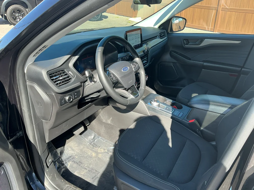 Used 2024 Agate Black Metallic Ford Active image 11