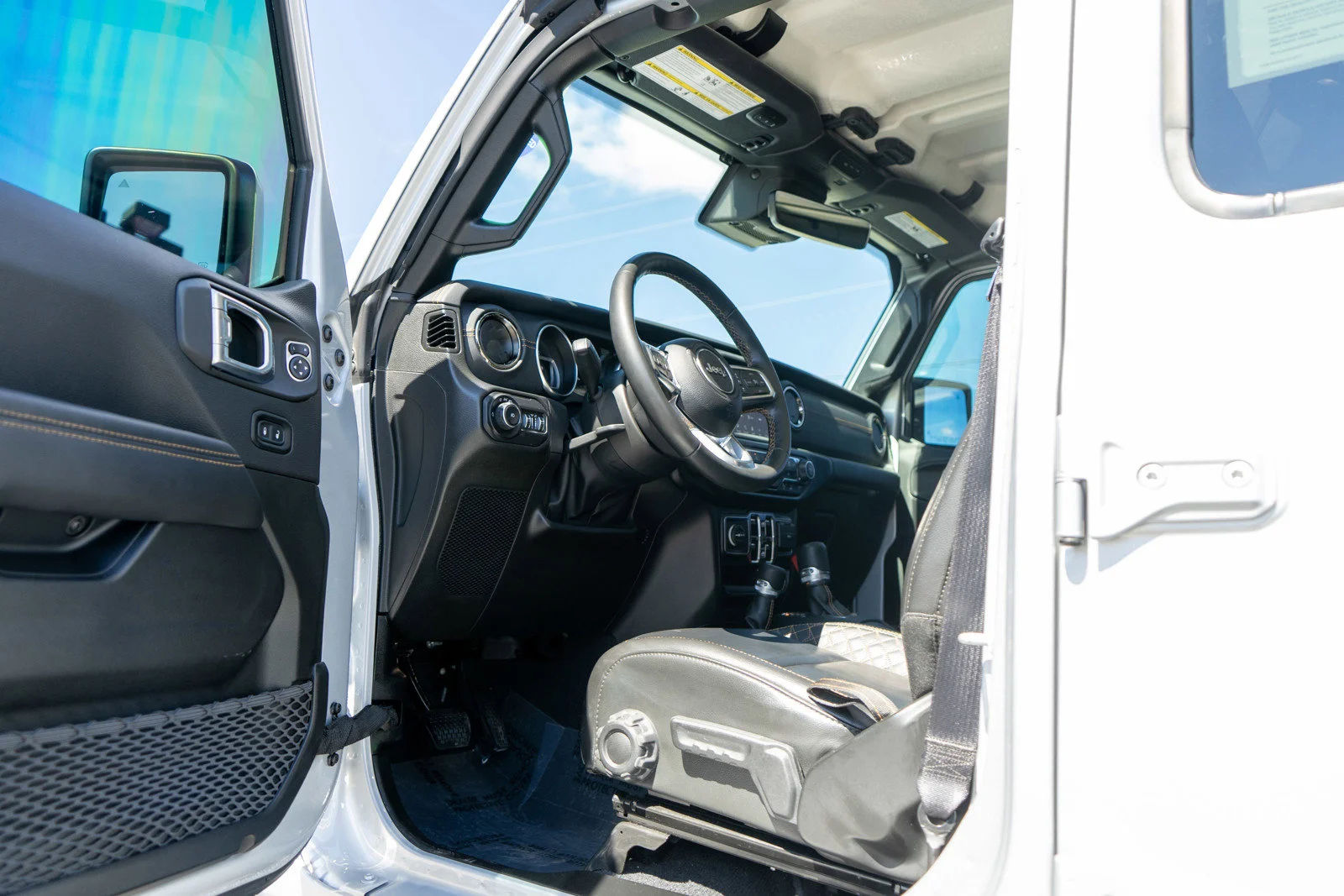 Used 2022 Silver Zynith Clearcoat Jeep Unlimited Sahara High Altitude image 15