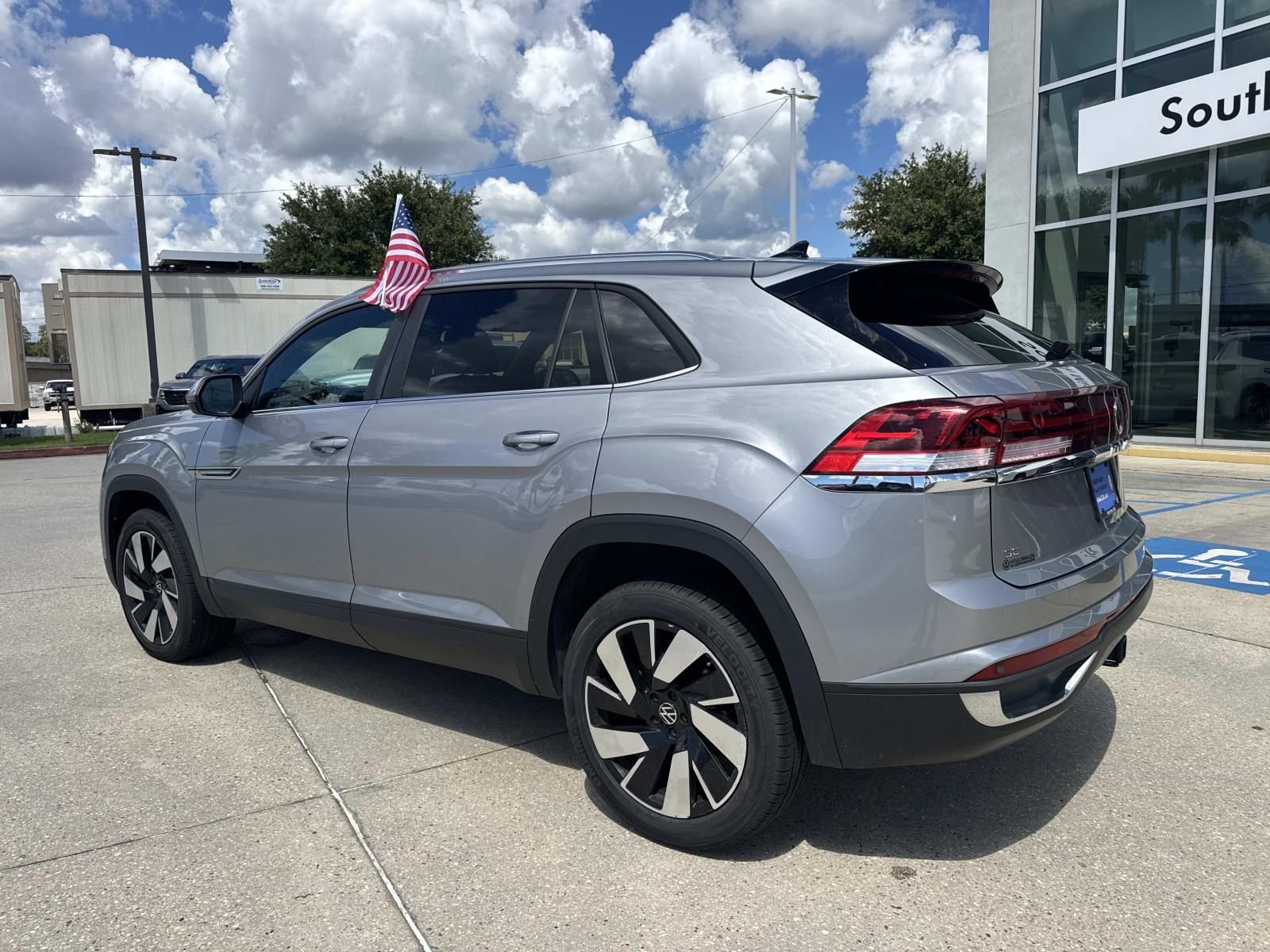 Used 2024 Silver Volkswagen 2.0T SE w/Technology image 7