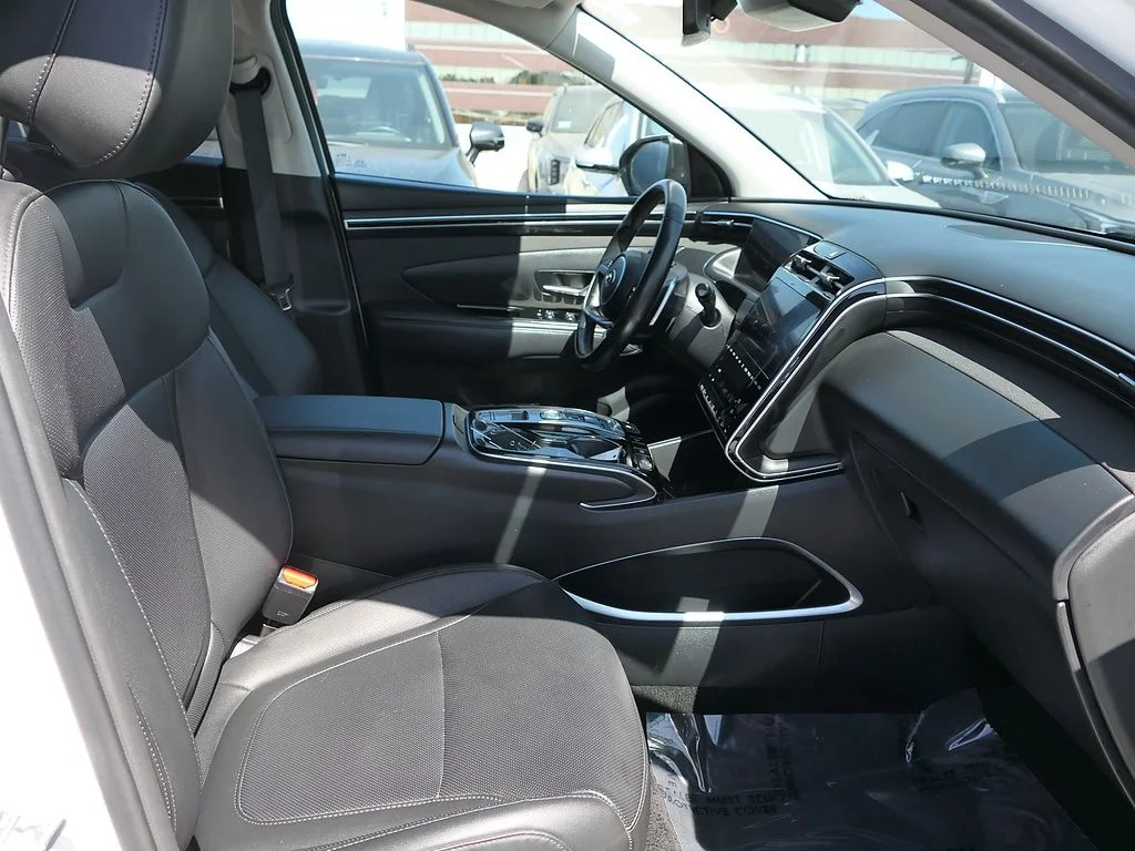Used 2024 White Hyundai SEL Convenience image 28