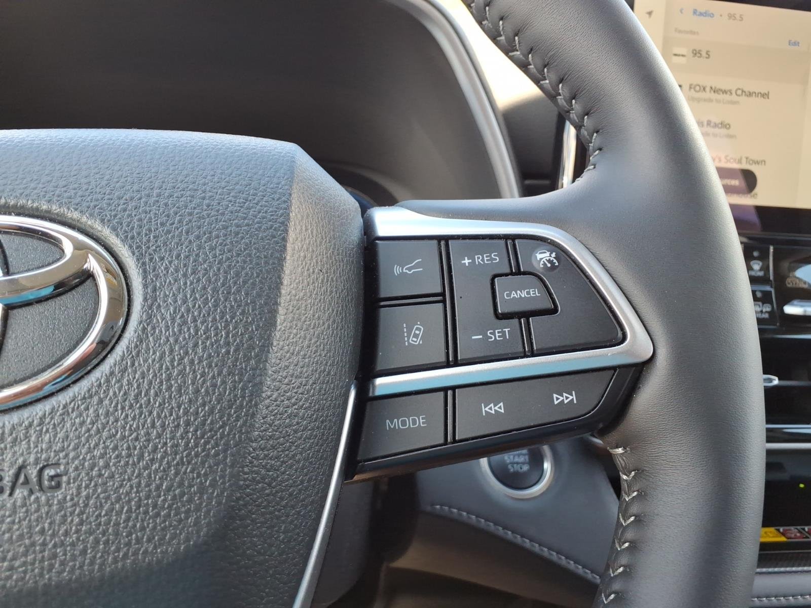 Used 2026 Wind Chill Pearl Toyota Limited image 23