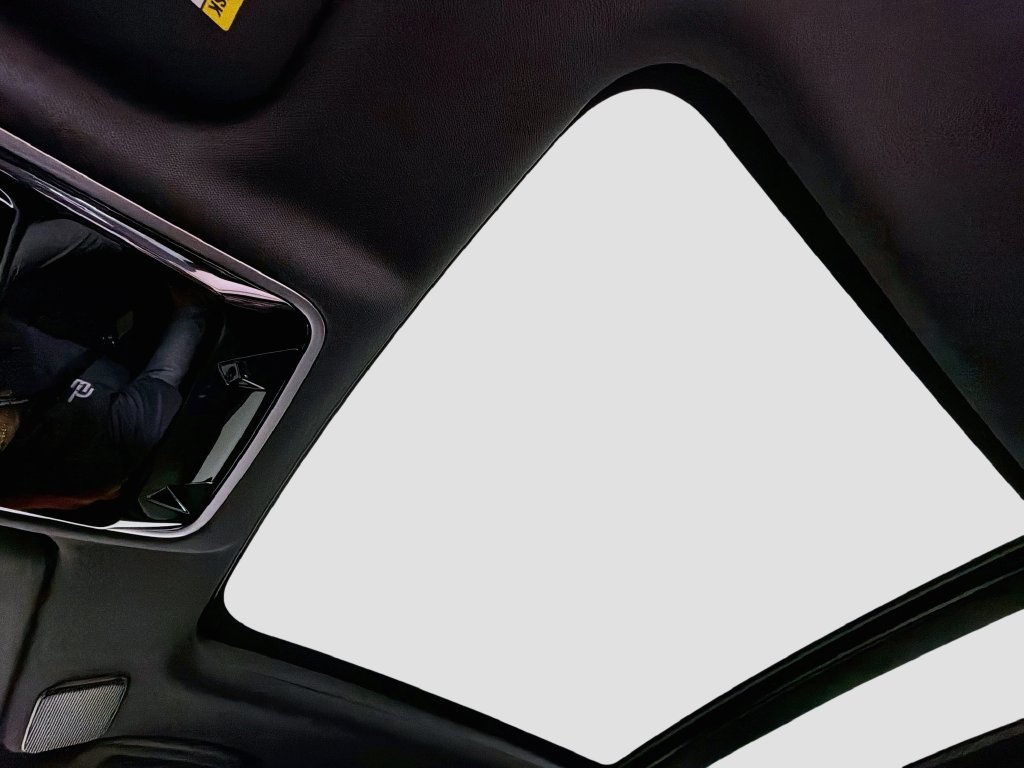 New 2026 Fuji White Land Rover S image 23