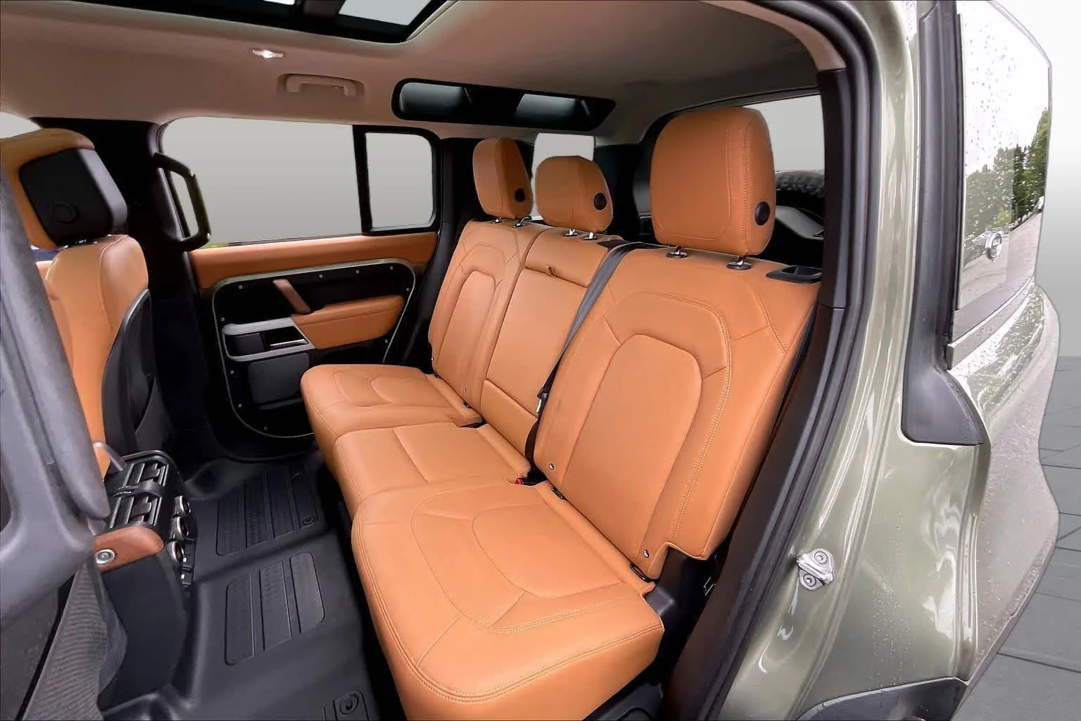 Used 2023 Pangea Green Metallic Land Rover SE image 20