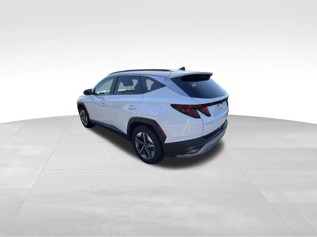 Used 2025 White Hyundai SEL image 10