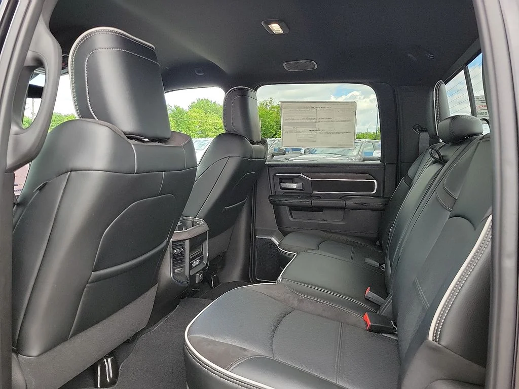 New 2025 Diamond Black Crystal Pearl-Coat Exterior Paint RAM Laramie image 9