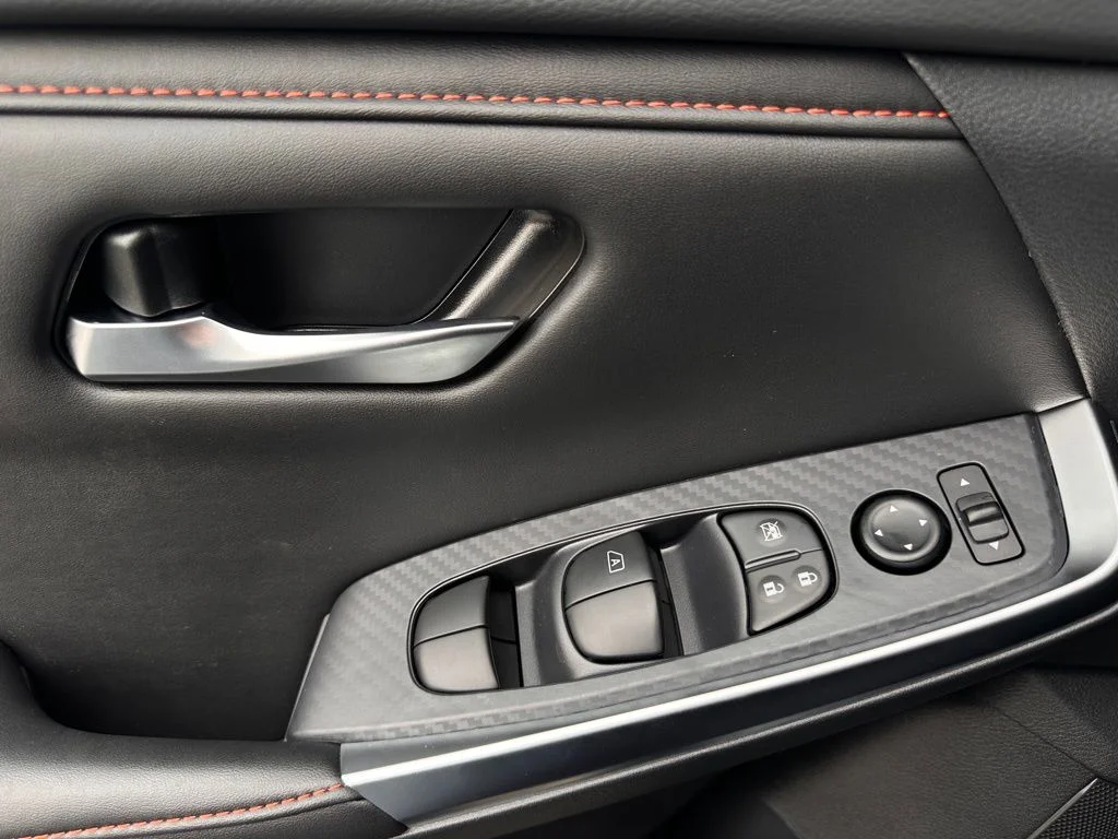 New 2025 Two-tone Atlantic Gray Metallic / Super Black Nissan SR image 29