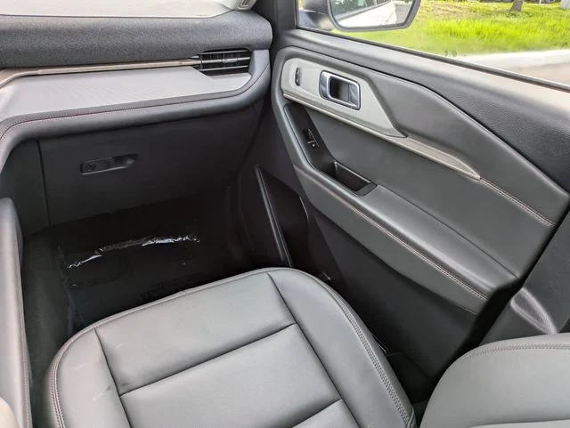 New 2026 Star White Metallic Tri-Coat Ford Active image 17