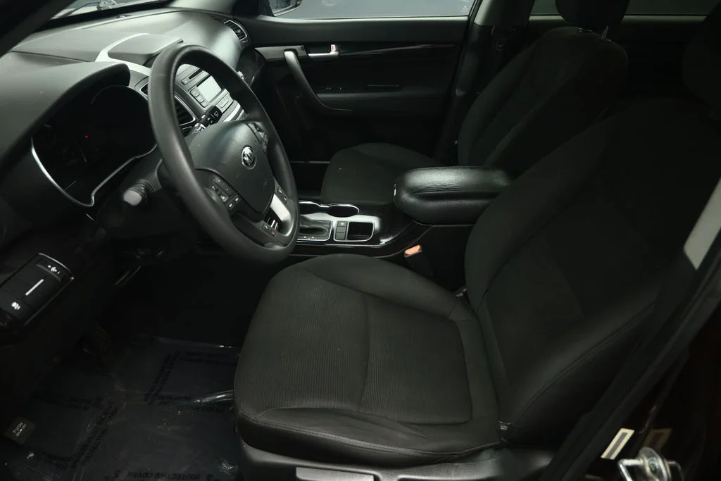 Used 2015 Red Kia LX image 46