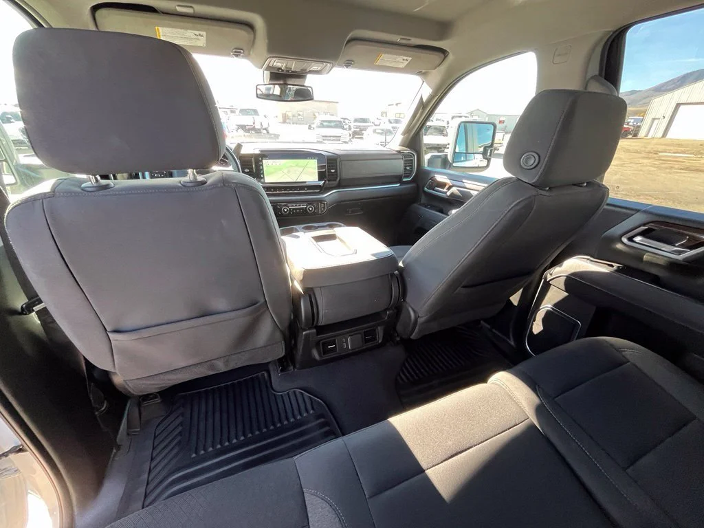 Used 2025 Summit White Chevrolet LT image 15