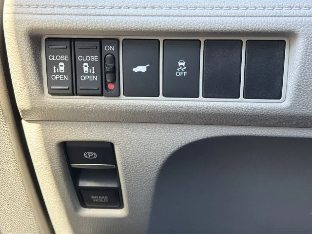 Used 2025  Honda EX-L image 29