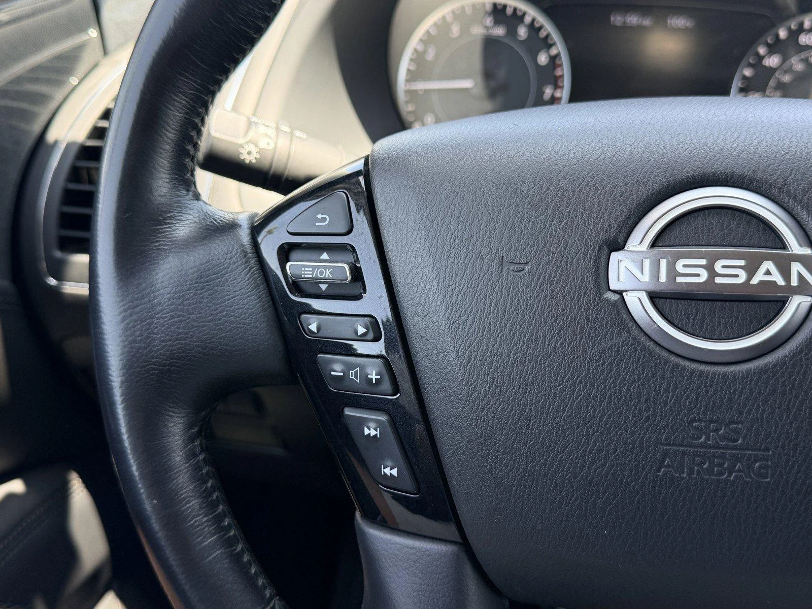 Used 2023 Super Black Nissan SV image 28