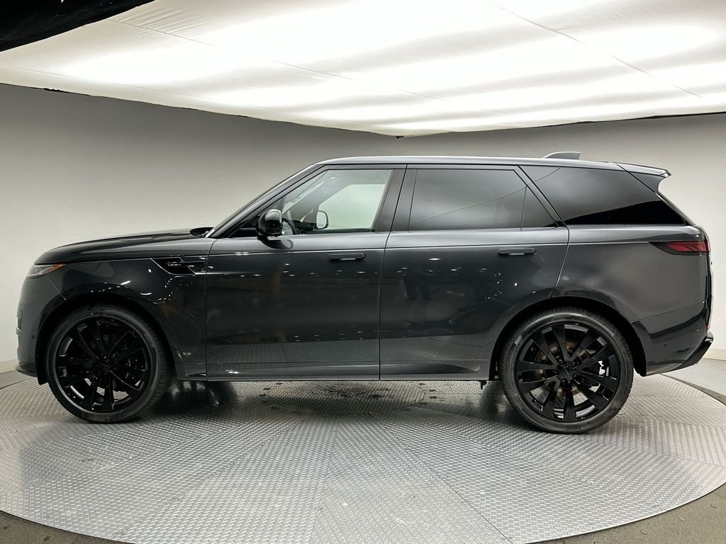 New 2027  Land Rover Dynamic SE image 2