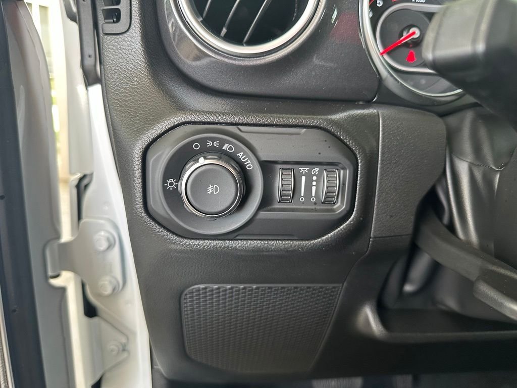 Used 2022 White Jeep Unlimited Rubicon 392 image 18