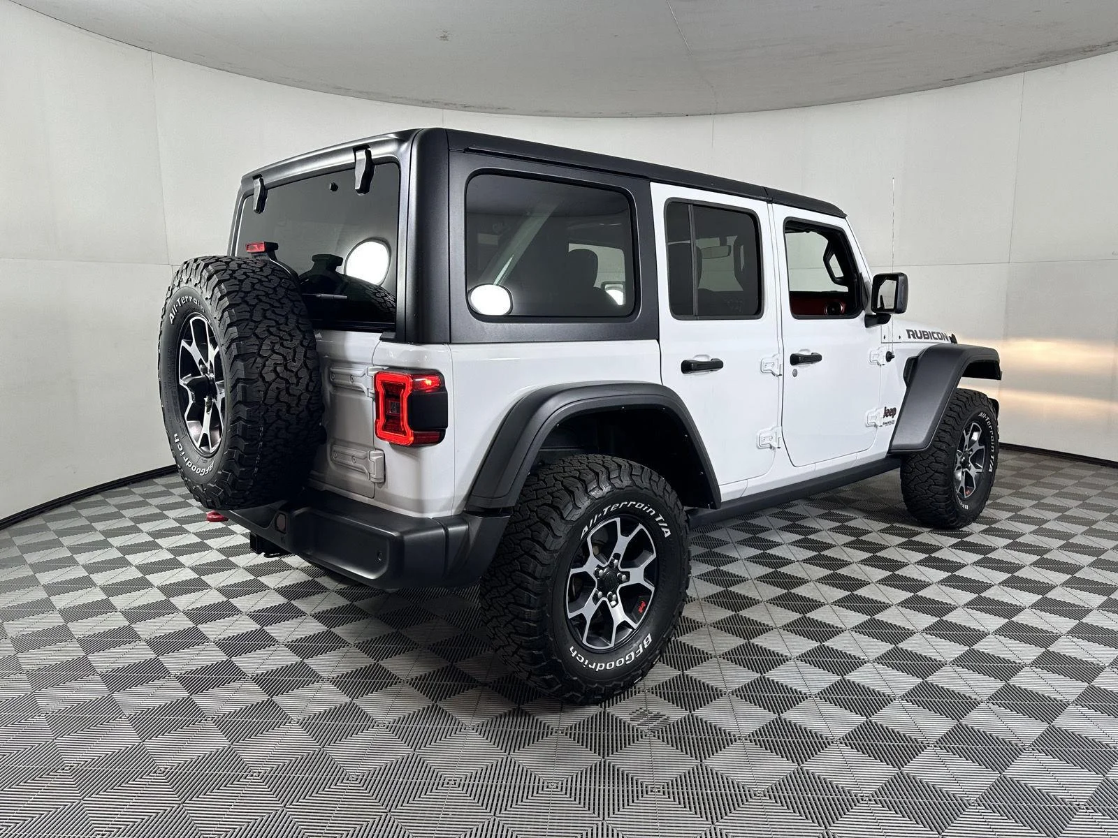 Used 2021 Bright White Clearcoat Jeep Unlimited Rubicon image 21