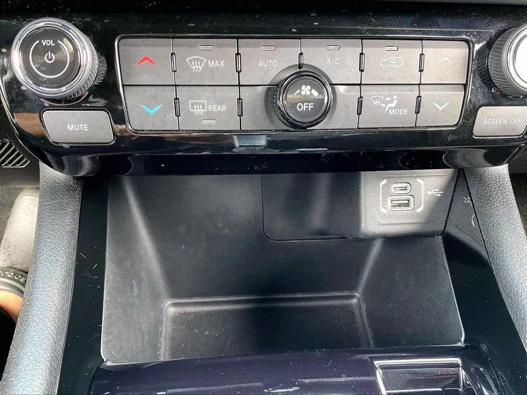 Used 2022 Gray Jeep Altitude image 12