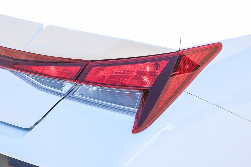 Used 2024 White Hyundai SEL image 10