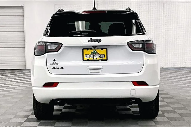 Used 2023 Bright White Clearcoat Jeep Limited image 5
