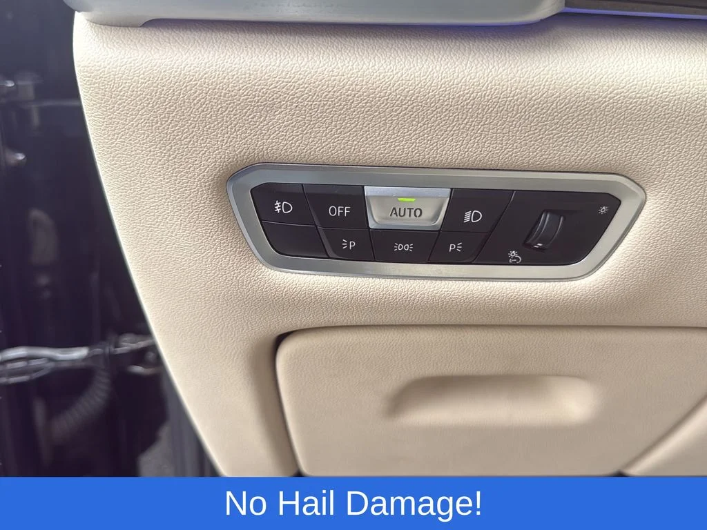 Used 2019 Black BMW xDrive40i image 22
