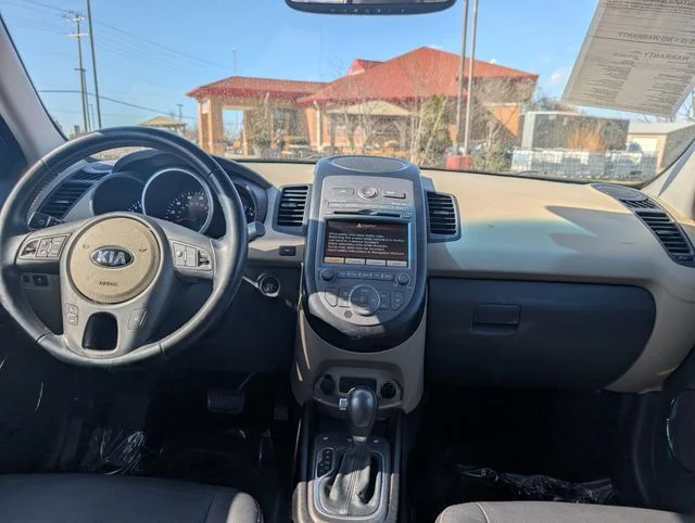Used 2013 Silver Kia Exclaim image 17