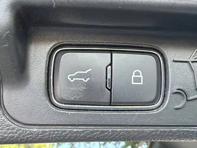 Used 2020 White Ford XLT image 19