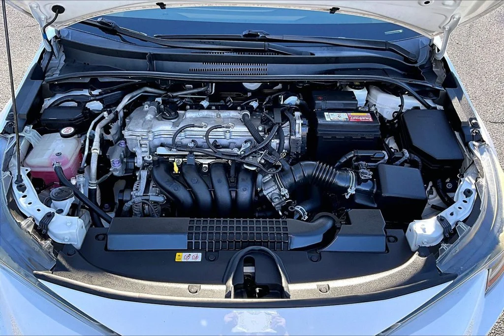 Used 2020 White Toyota LE image 34