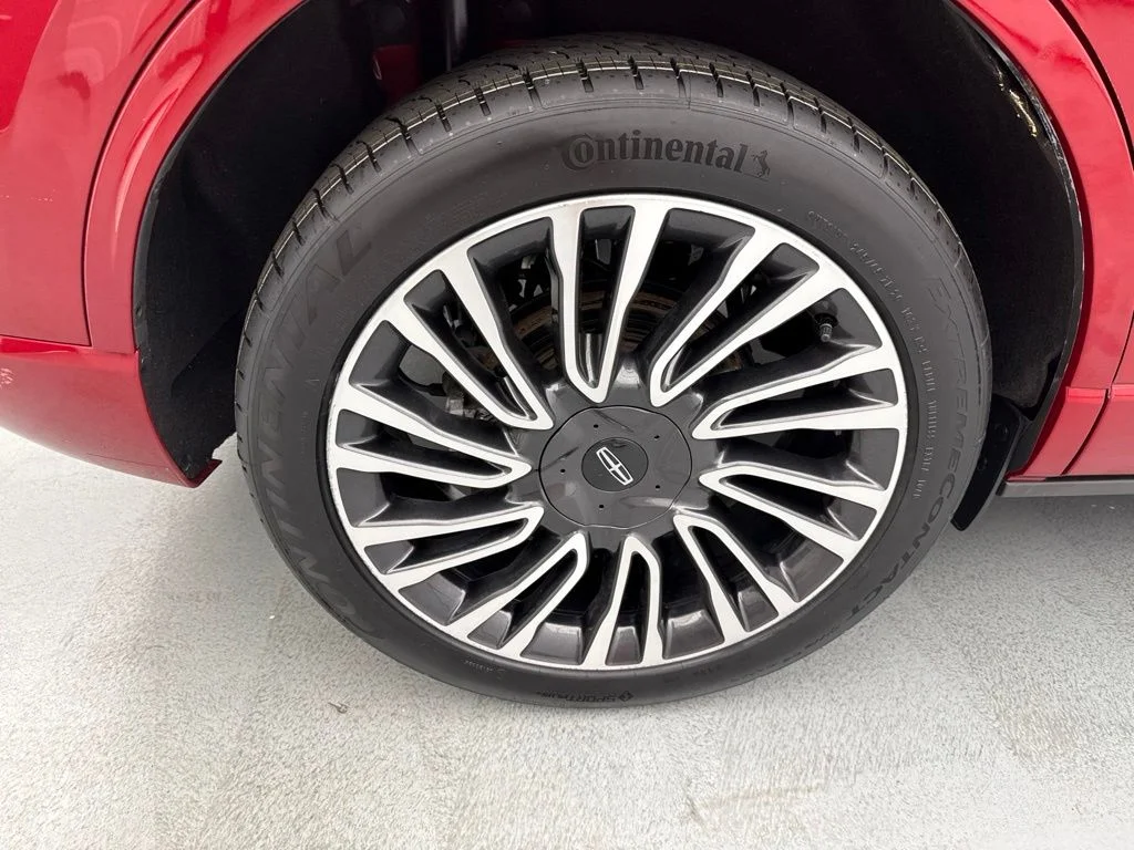 Used 2022 Red Lincoln Standard image 13