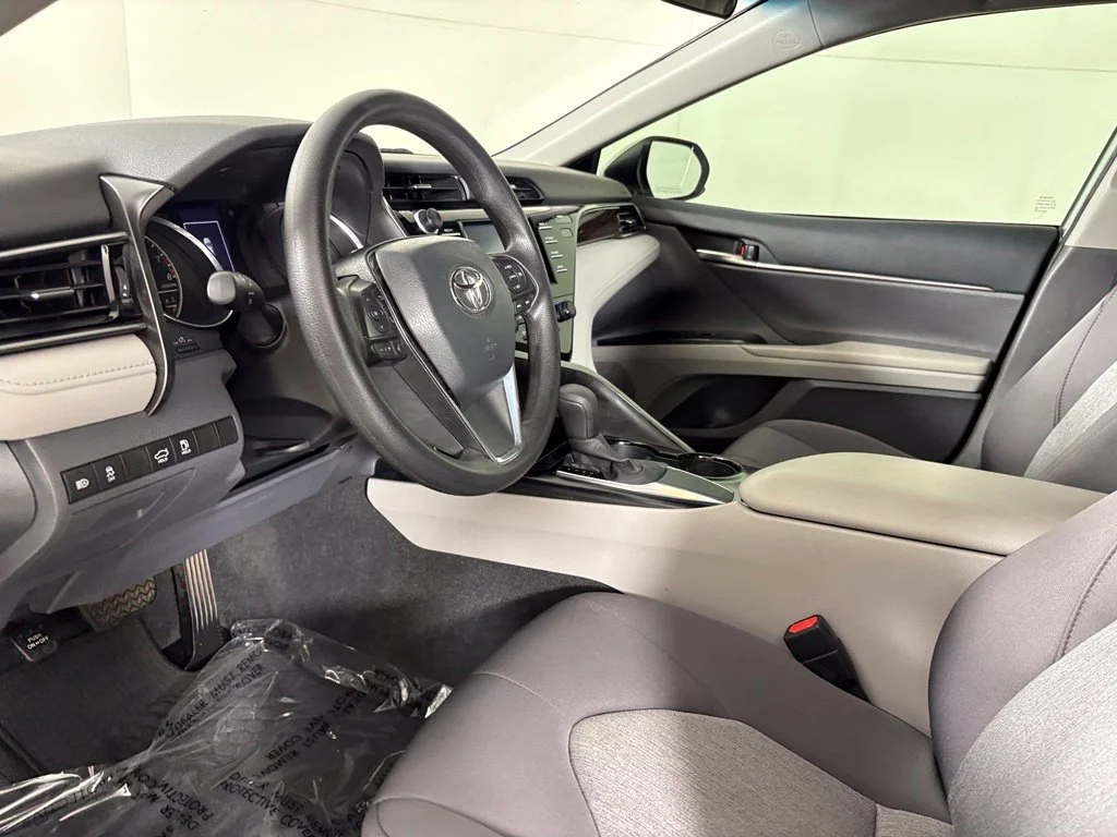 Used 2020 Silver Toyota LE image 20