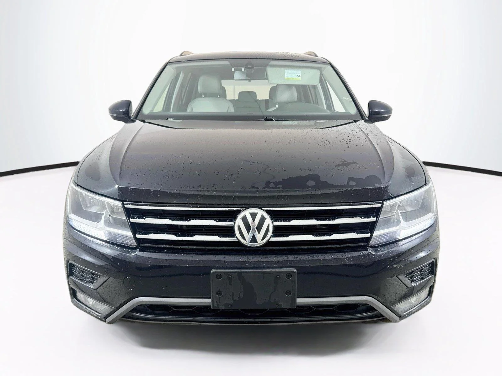 Used 2018 Deep Black Pearl Metallic Volkswagen SE image 4