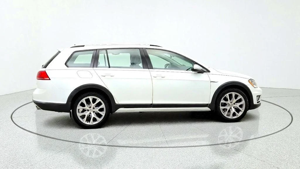 Used 2017 Pure White Volkswagen 1.8T SEL DSG image 4