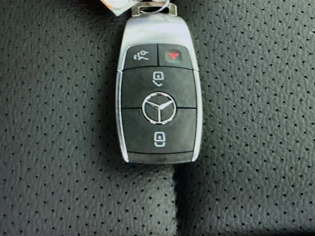 Used 2024 Black Mercedes-Benz GLE 450 image 37