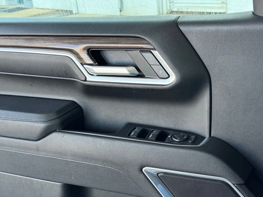 Used 2025 Gray Chevrolet LT image 35